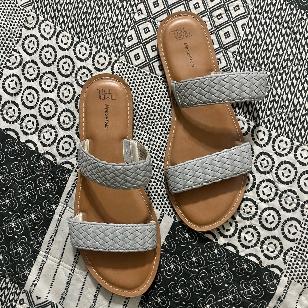 Women’s Time and Tru Light Gray Woven Sandals